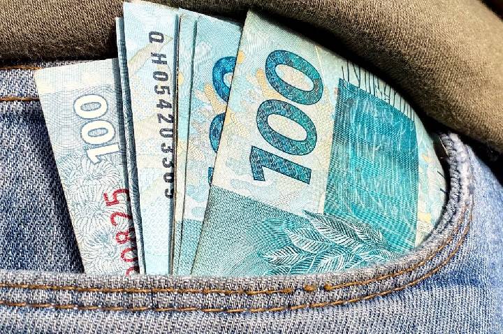 Beneficiários com NIS de final 4 recebem Bolsa Família de agosto
