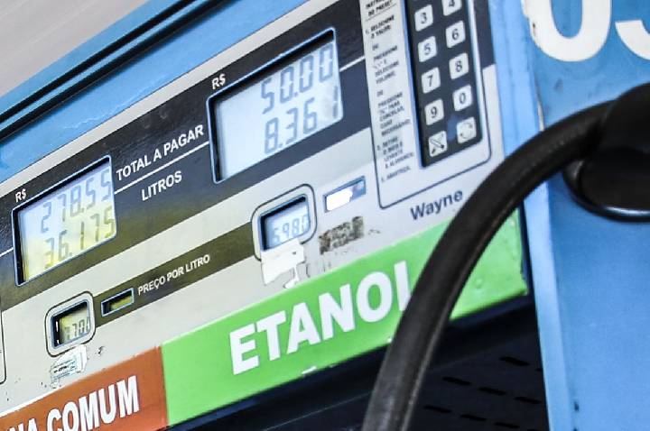 Brasil sentiu menos o aumento do petróleo que outros países, diz Ineep