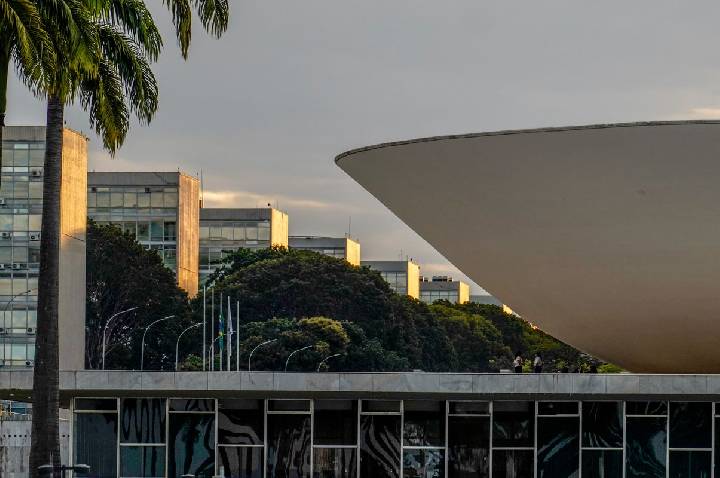 Congresso se aproxima do recesso sem votar PEC 6x1 e PL da Misoginia