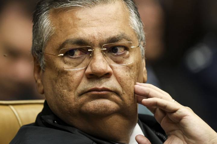 Dino diz ter sido ameaçado de morte por funcionária de companhia aérea