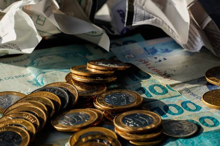 Economia cresce 0,7% em maio, puxada por consumo das famílias, diz FGV