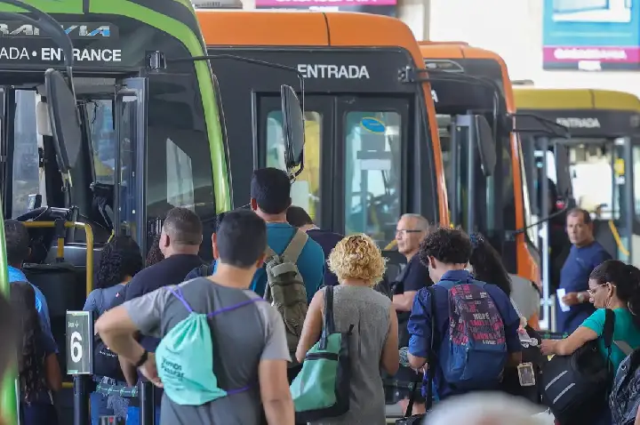 Escala 6x1: 67% apontam que jornada piora saúde mental, diz pesquisa