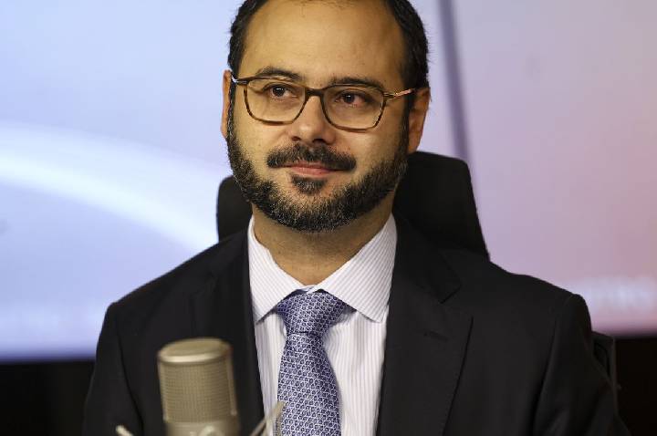 Governo avalia aumento de contratação pelo MEI com o fim da 6x1
