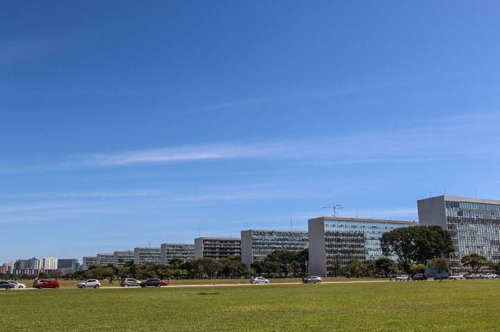 Governo reduz para R$ 7,7 bi congelamento de despesas no Orçamento