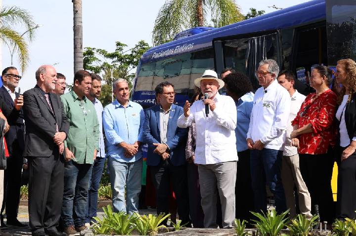 Lula pede que governador do RJ trabalhe para prender milicianos