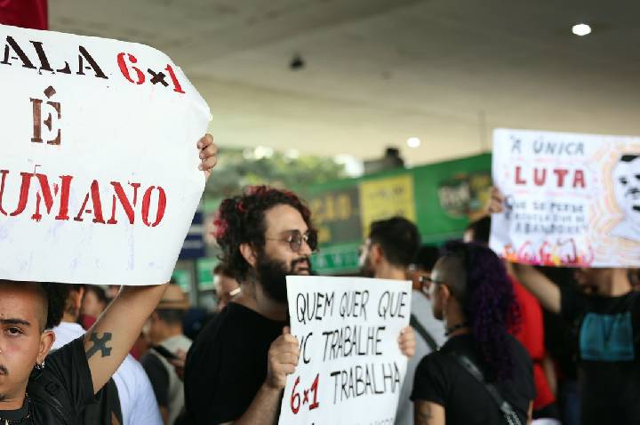 Oito em cada 10 brasileiros de até 40 anos defendem fim da escala 6x1