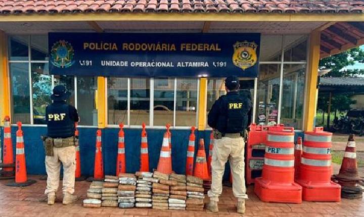 PRF apreende 106 kg de drogas escondidas em caminhonete na BR-230, em Altamira