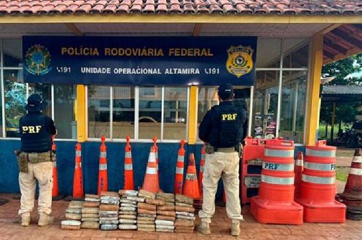 PRF apreende 106 kg de drogas escondidas em caminhonete na BR-230, em Altamira