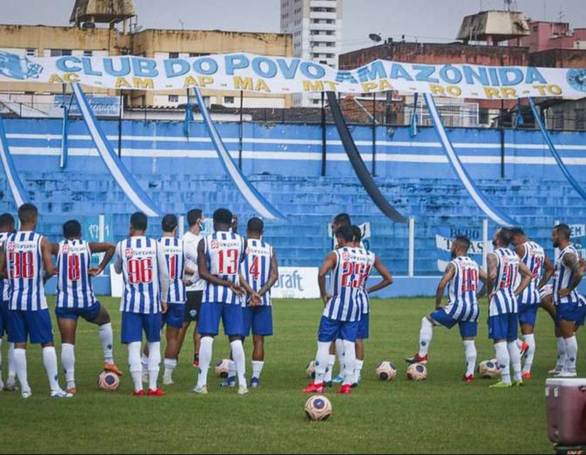 Clima de jogo: Paysandu coloca as faixas e bandeiras da torcida no estádio da Curuzu