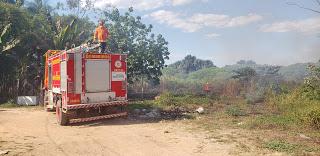 Moradora ateia fogo em entulhos no quintal de casa e gera incêndio no bairro da Floresta, em Itaituba