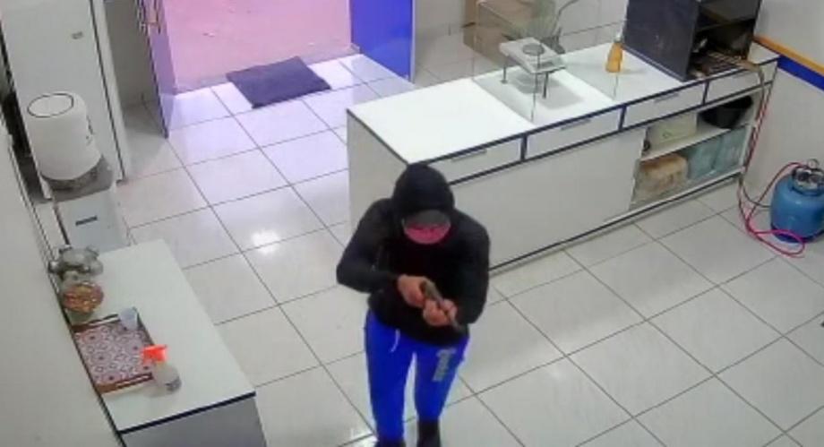Compra de assaltada a mão armada em Novo Progresso, Câmeras de segurança flagrou o assalto