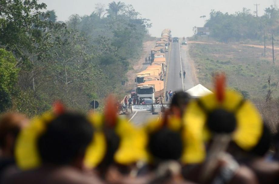 Indígenas Kaiapós voltam a bloquear trecho da BR-163 em Novo Progresso