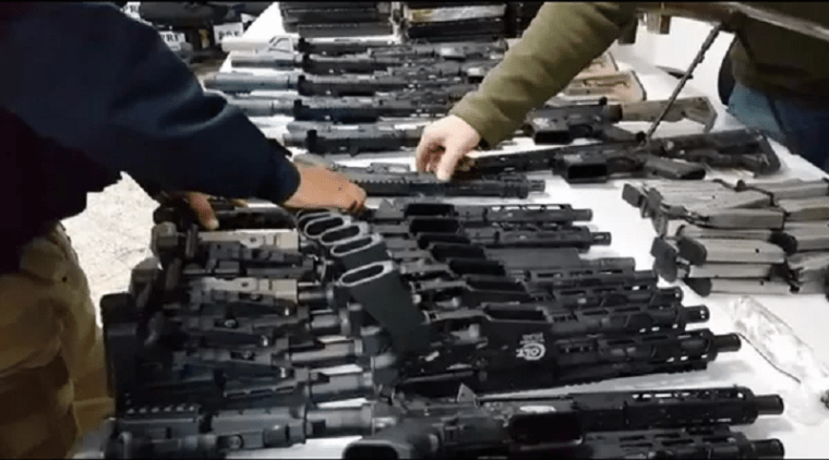 PRF apreende fuzis que iriam para o Complexo da Maré, Zona Norte do Rio