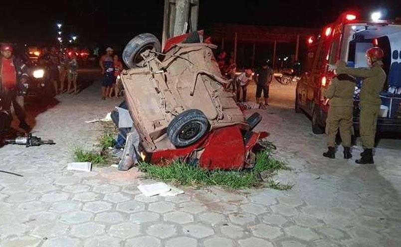 Carro bate em poste e deixa cinco vítimas em Castanhal