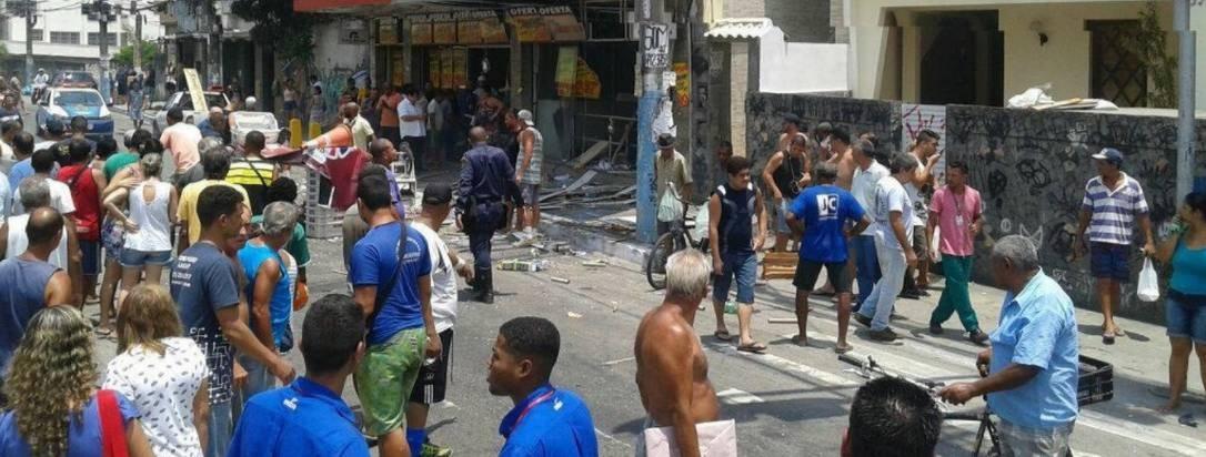 DESABAMENTO DE FACHADA DE SUPERMECADO CAI