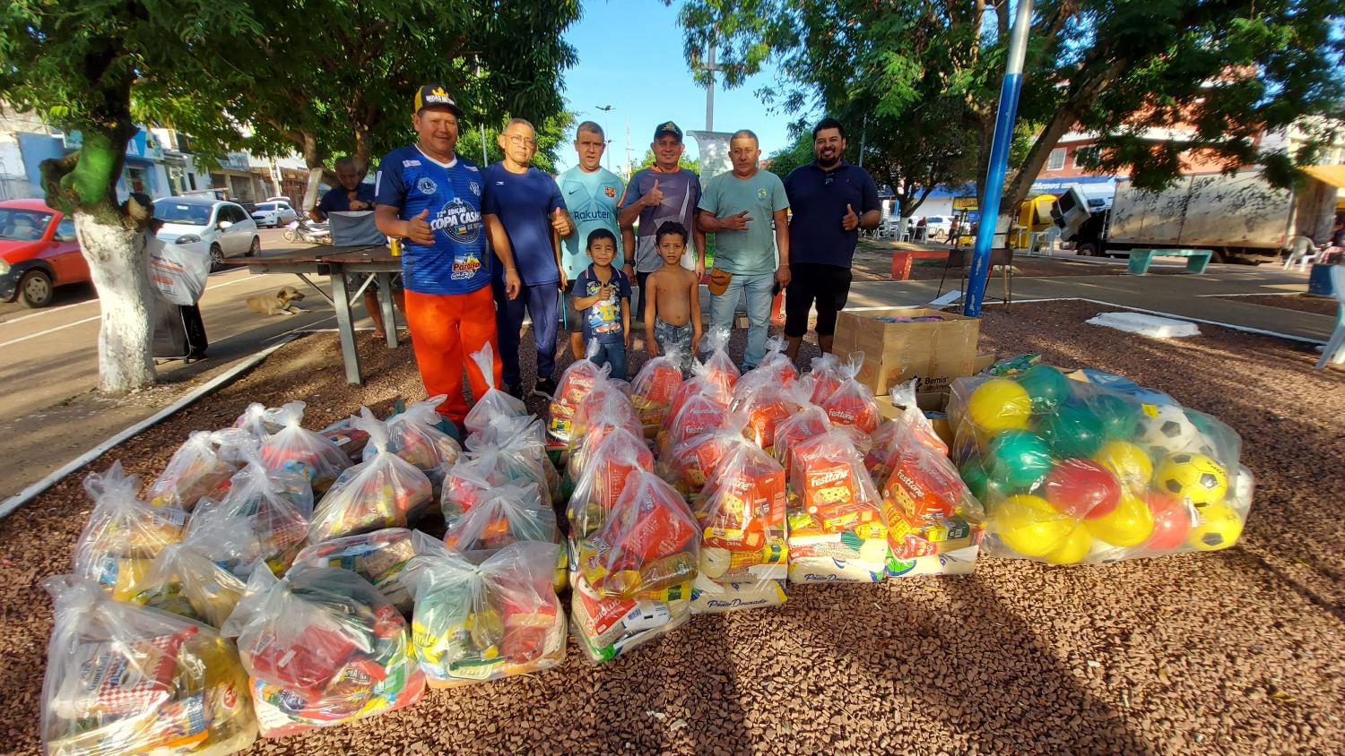 AMIGOS DA BOLA PROMOVERAM NATAL SOLIDÁRIO