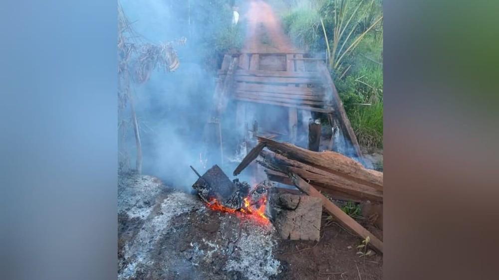 PONTE E INCENDIADA POR MODERADORES