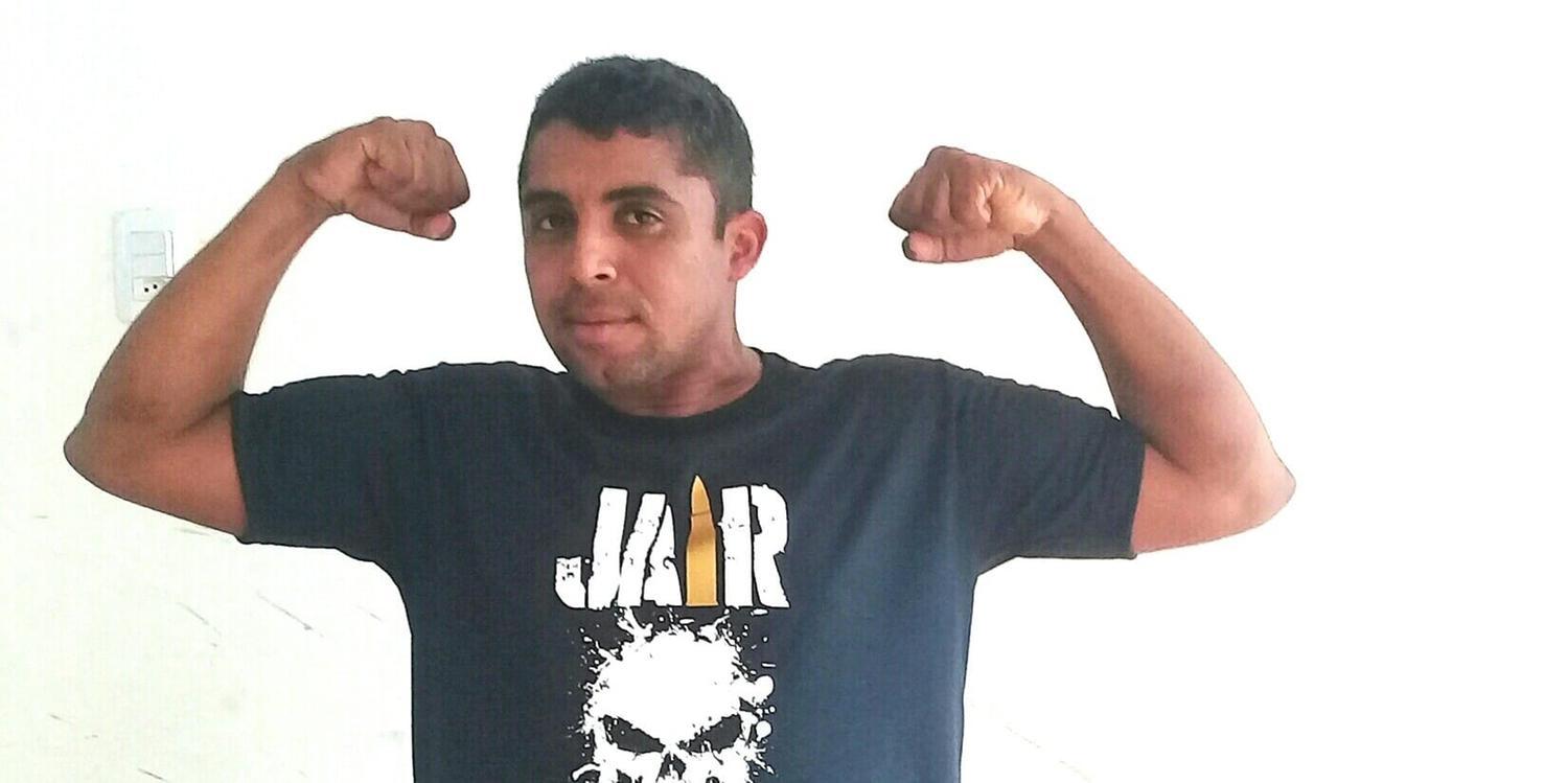 HOMEM É  EXPUSO DA PM