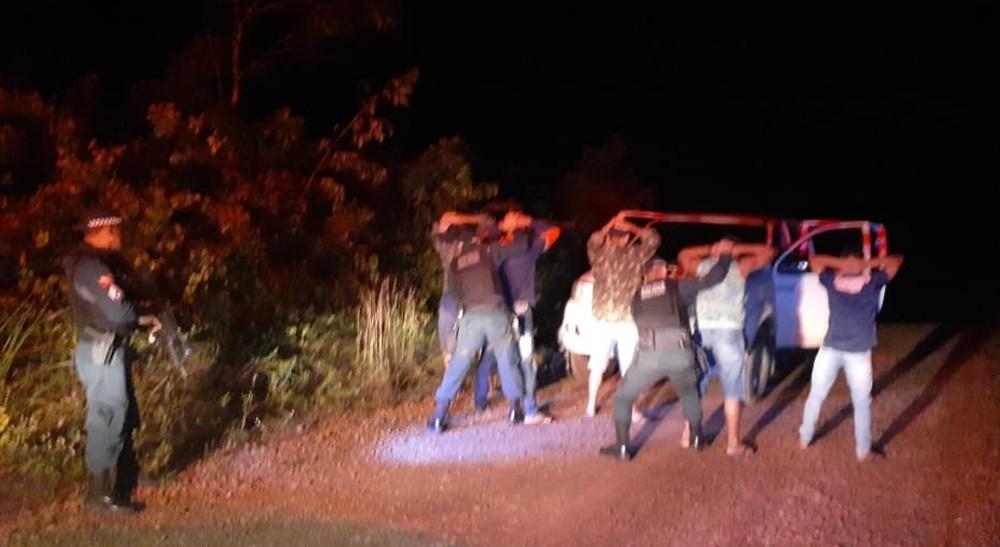 PM PRENDE GRUPO DE  CAÇADORES