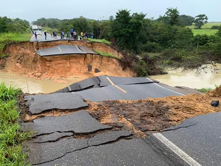 BR010 ROMPE DEPOIS DE FORTE CHUVA