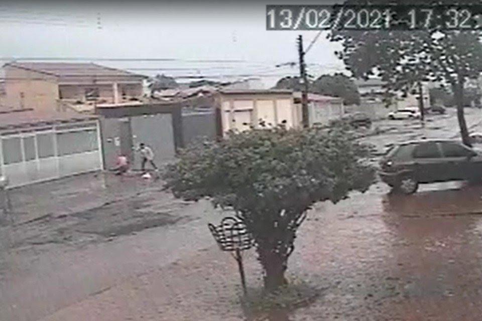 Mãe tentou evitar que filha fosse morta a facadas por ex marido