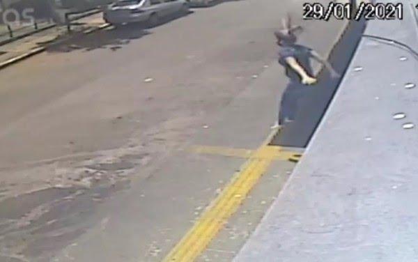 Mulher que pulou do 1° andar de prédio para não ser estuprada já foi assaltada 11 vezes