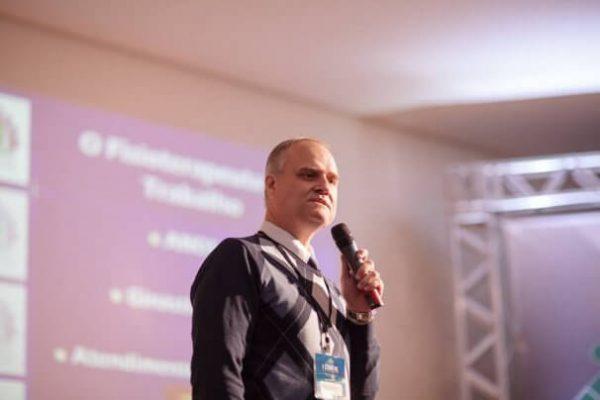 Professor é demitido após fala sobre estupro em aula: 'Relaxe e aproveite'