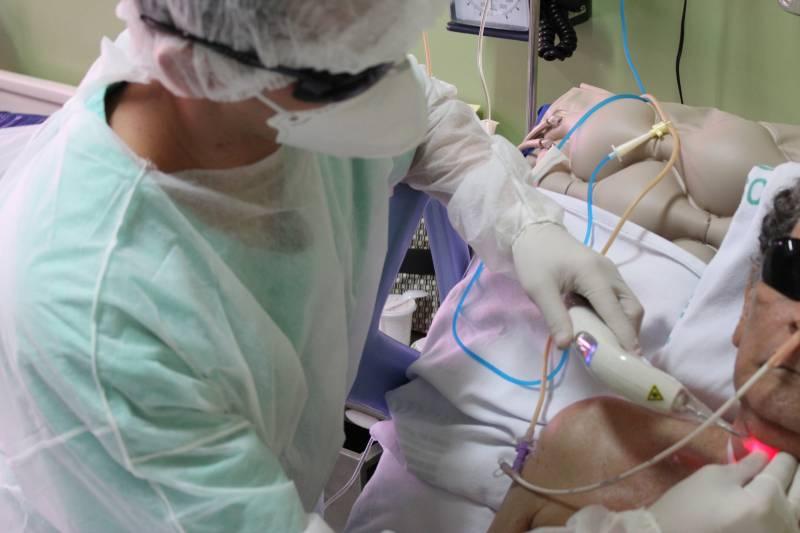 Laserterapia auxilia reabilitação de extubados no Hospital de Clínicas, em Belém