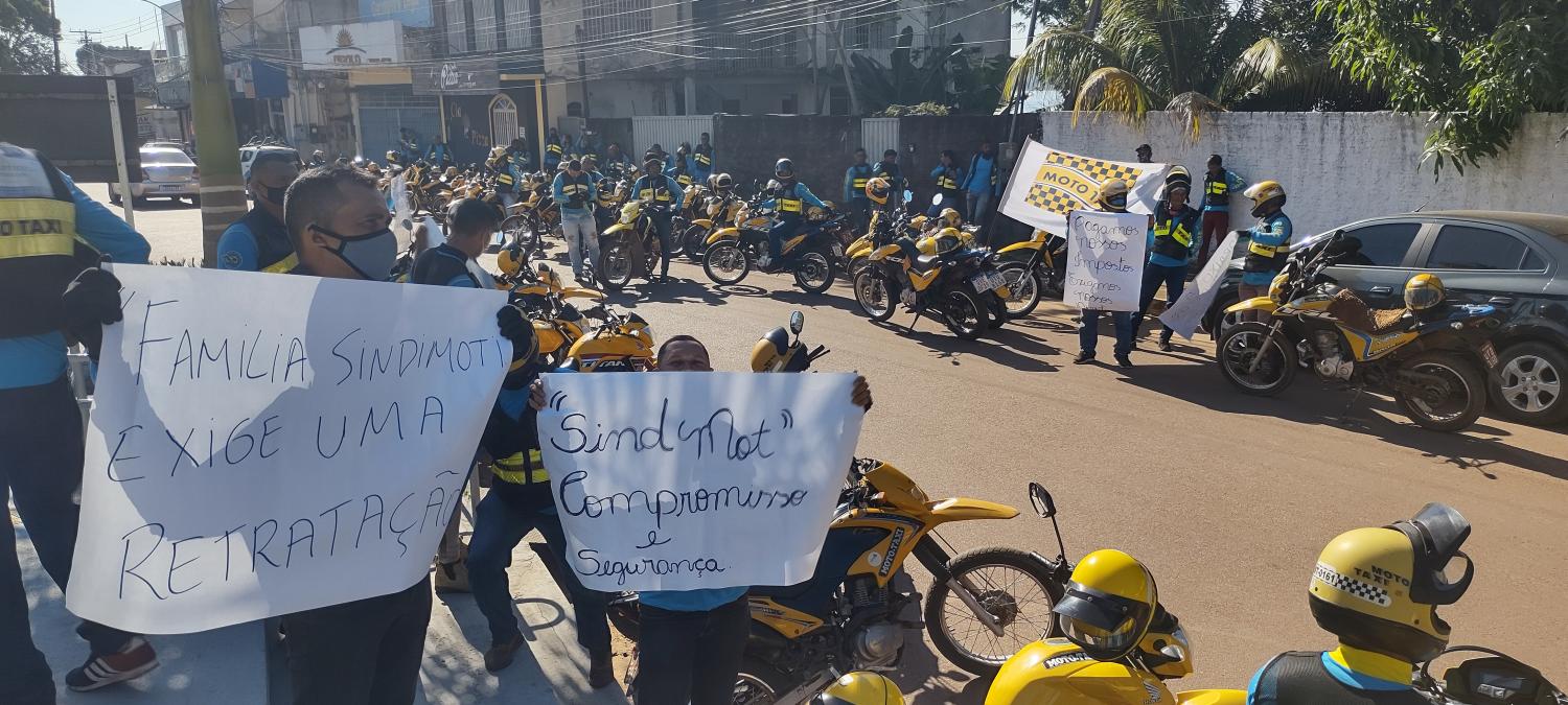 Moto taxistas legalizados fazem protesto pedindo fiscalização contra os 