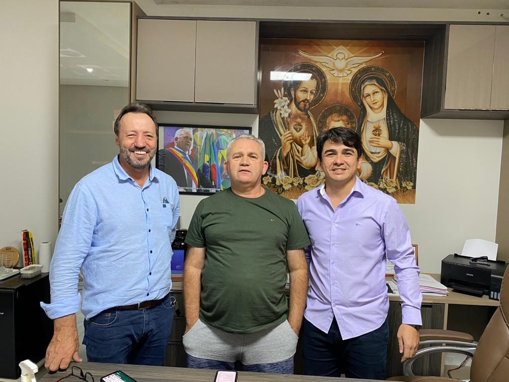 Vereadores Wescley Tomaz e Dirceu Biolchi visitam o Prefeito Valmir Climaco e pedem melhorias para a região garimpeira