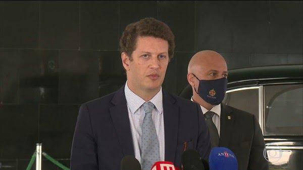 STF: Cármen Lúcia determina que Ricardo Salles entregue passaporte à Polícia Federal