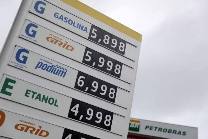 Petrobras anuncia reajuste no preço da gasolina, a estatal já subiu 51% este ano