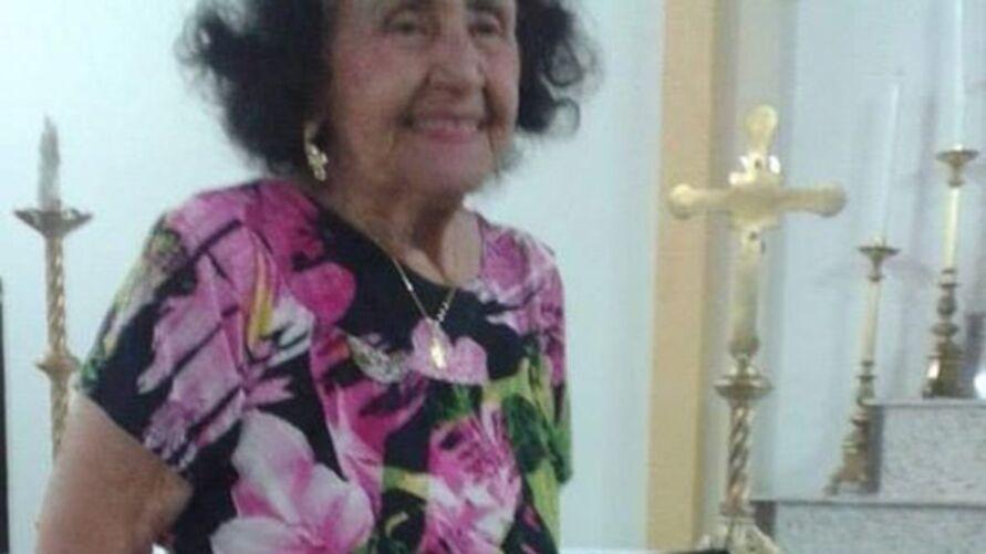 Idosa de 93 anos é velada viva dentro de caixão por oito horas