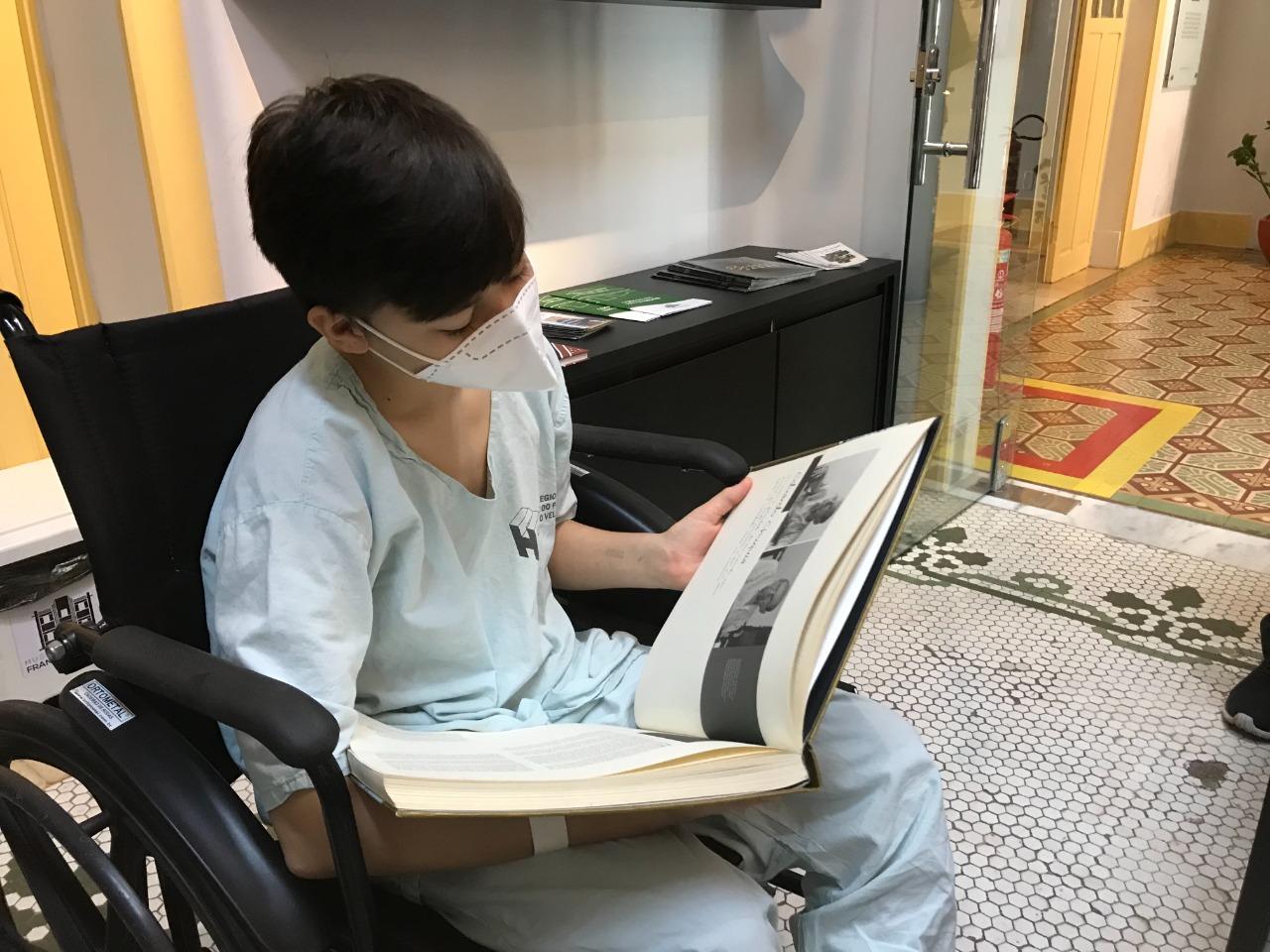 Adolescente Internado no Hospital Regional do Sudeste do Pará realiza sonho de visitar museu