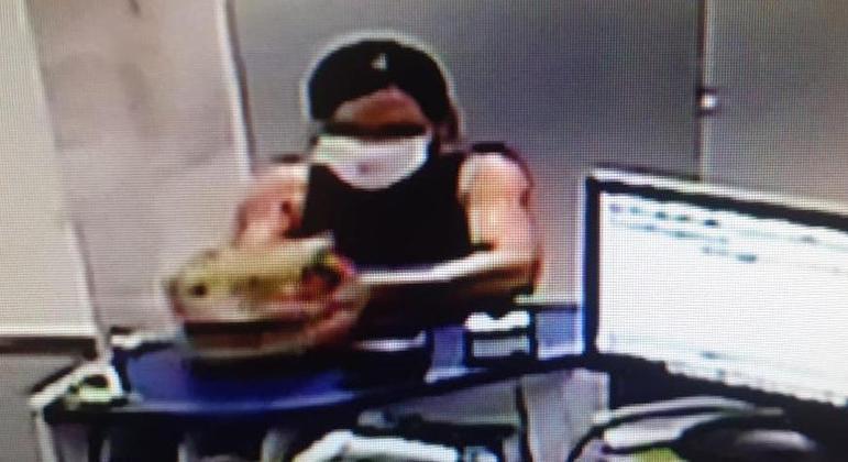 Exclusivo: dupla presa com PM agiota entrou com R$ 800 mil em batalhão da polícia