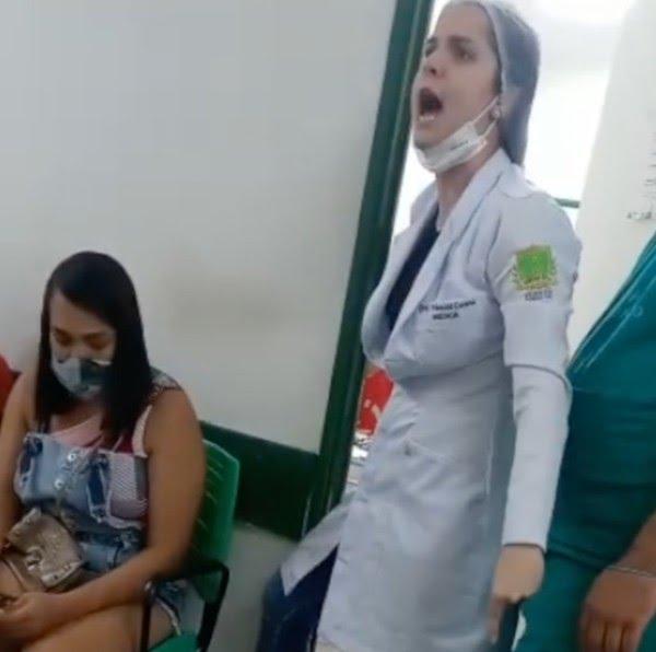 Vídeo: médica humilha filhas de paciente em posto de saúde