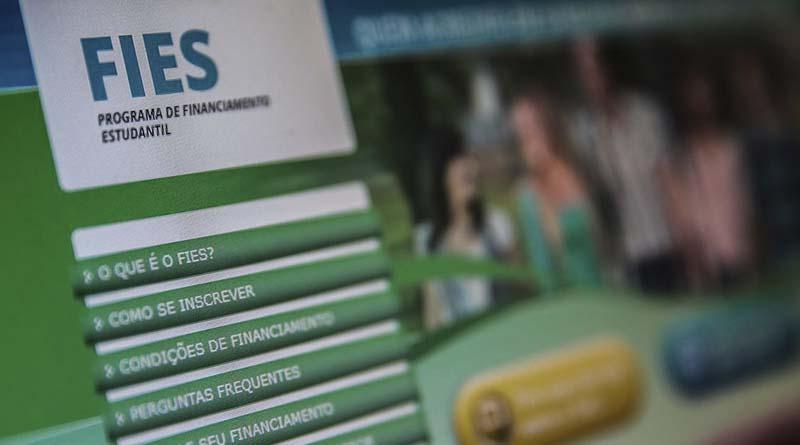 Estudantes inadimplentes já podem renegociar dívidas com Fies