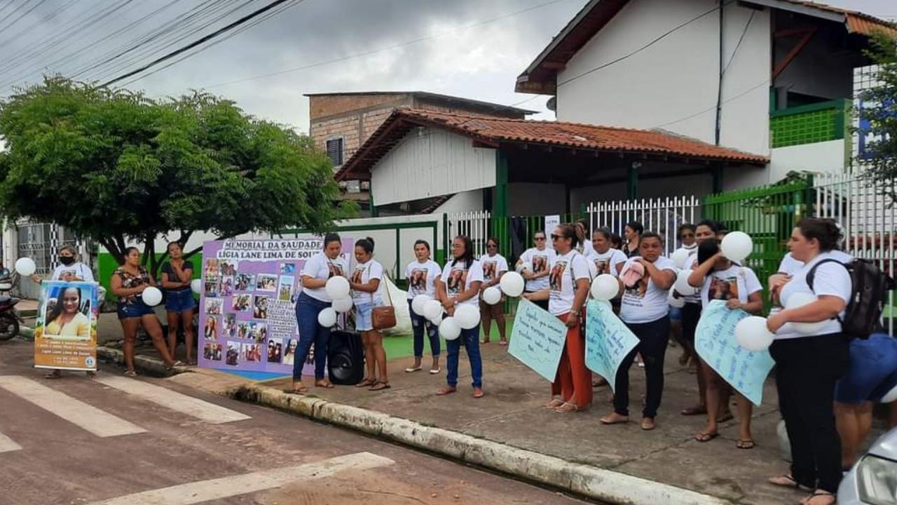 Funcionários e amigos prestam homenagem a Lígia Lane, colaboradora da Escola Castelo Branco
