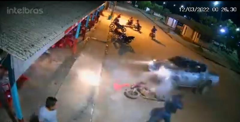 Vídeo: Motorista atropela mototaxista e, ao tentar fugir, é alvejado por tiros em Jacareacanga, Pará