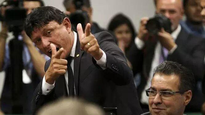 Deputado Éder Mauro ofende professora e pede paredão de 