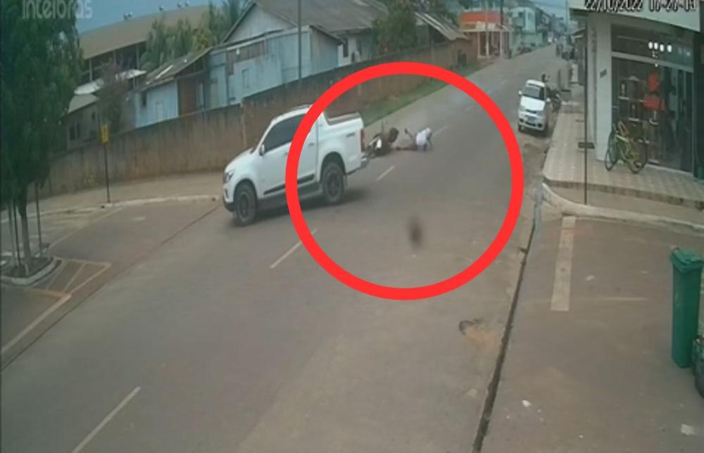 Mais um acidente de transito, motociclista perde controle de moto, bate em veículo em Itaituba, no Pará