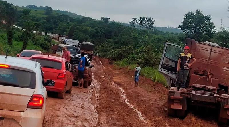Grandes atoleiros trazem transtorno na rodovia Transamazônica, no Pará