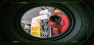 Gasolina pode subir R$ 0,69 e álcool R$ 0,24 com o retorno dos impostos federais, diz associação