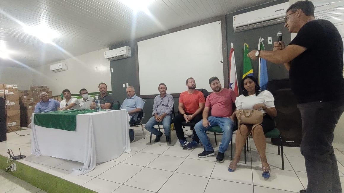 Prefeito se reúne com garimpeiros, empresários e representantes de cooperativas para debater a garimpagem na região
