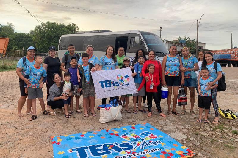 Crianças autistas participam da soltura de 44 mil quelônios no rio Xingu no Pará