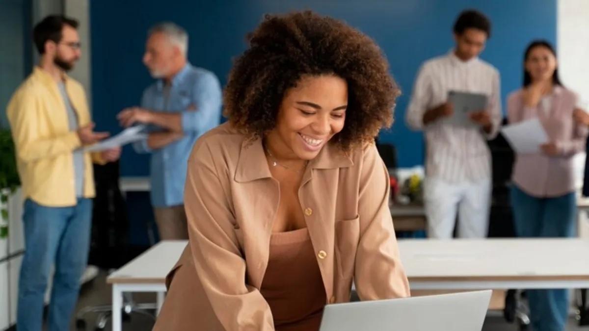 Semana de 4 dias de trabalho começa a ser testada no Brasil