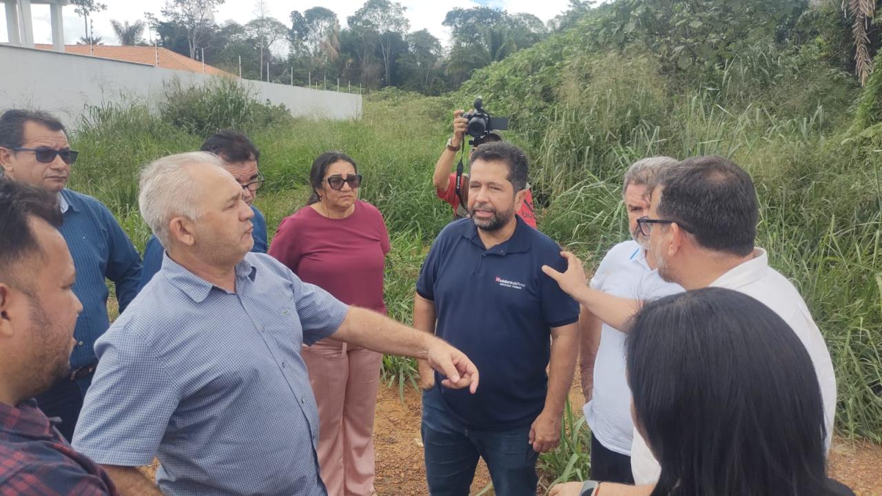 Diretor Regional da DRE Itaituba, Professor Ribamar Almeida acompanhou visita técnica no terreno que será construído a universidade UEPA