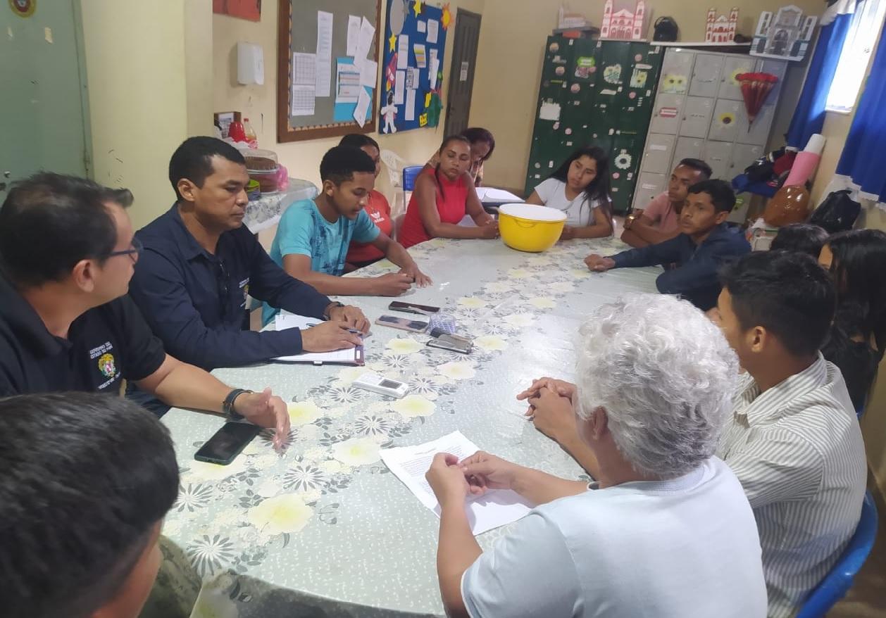 Alunos do 3º Ano (SOME Barreiras), reúnem com Direção da DRE/ITAITUBA para tratar de demandas escolar