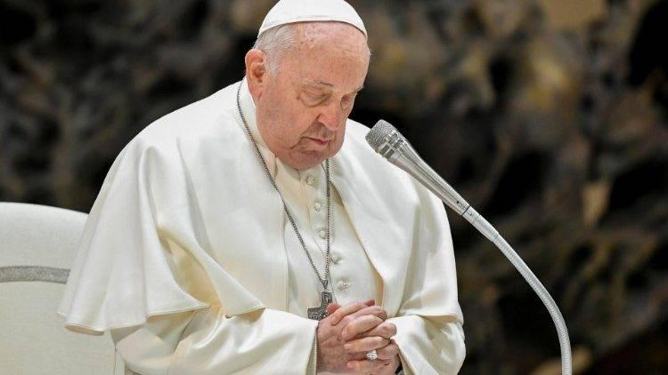 Papa diz que seminários estão ‘cheios de viadagem’, afirma imprensa italiana
