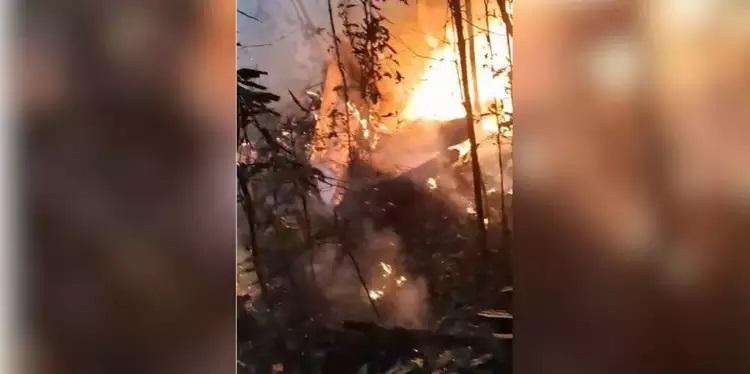 VÍDEO: Avião cai após decolagem e mata piloto e passageiro carbonizados